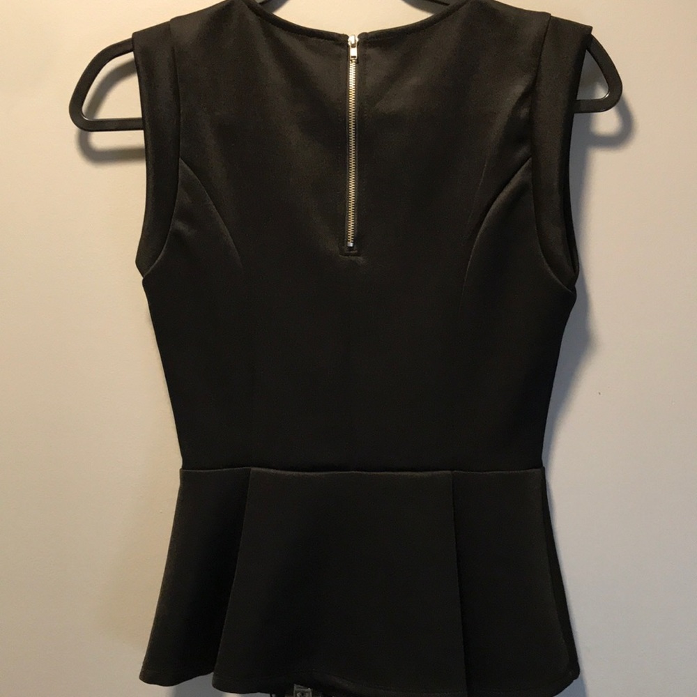 Forever 21 Top 🖤 - Picture 3 of 3